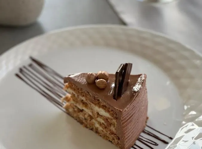 מלון Millenium Deluxe 4*