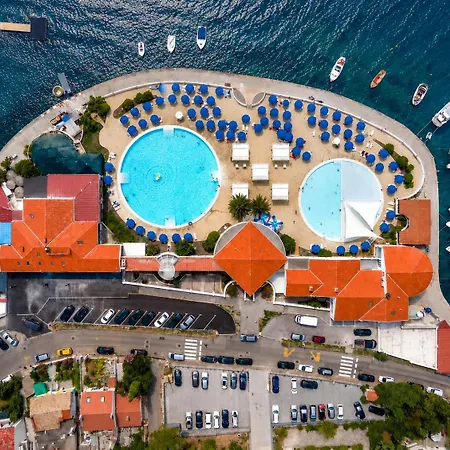 Hotel Millenium Deluxe 4*