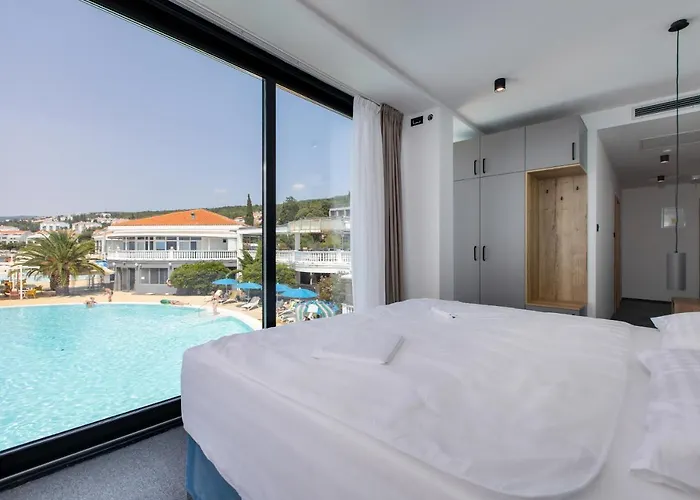 Millenium Deluxe Hotel 4*